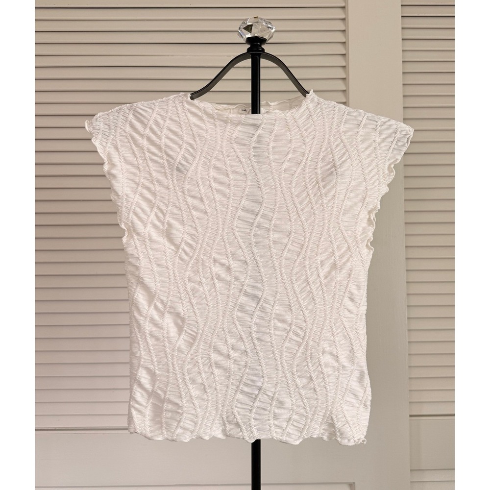 H&M White Smocked Texture Cap Sleeve Top Size Small Wavy Textured Blouse